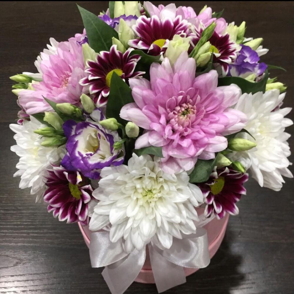 https://content2.flowwow-images.com/data/flowers/1000x1000/10/1634680335_52941210.jpg